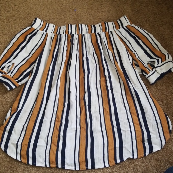 Off the shoulder shirt - Picture 4 of 5